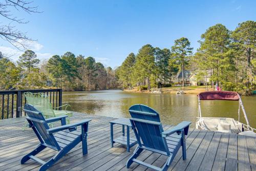 Pedal Pontoon and Movie Room! Lakefront Family Home