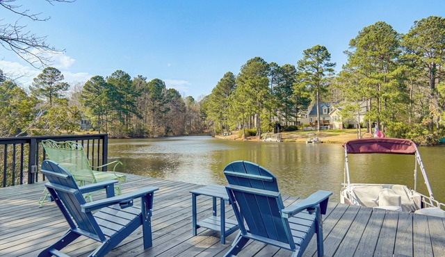 Pedal Pontoon & Movie Room! Lakefront Family Home
