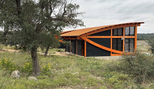 Pedernales River Guesthouses - BLUE
