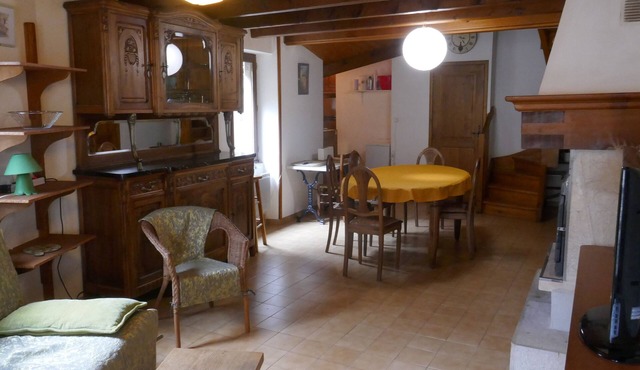 Pedestrian center, upstairs apartment and use of entire house