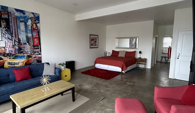 Pedregal B loft with beautiful views of the bay.