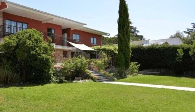Pedriza-la casa de Galapagar, charming lodging, terrace and garden view