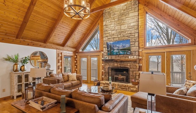 Peek-a-Boo Lodge in The Lodges at Eagles Nest