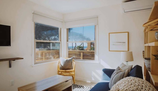 Peek-a-boo Ocean View - Modern Solana Surf Loft