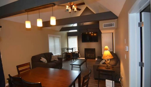 Peek' n Peak, Camelot Loft Condo, Clymer, NY, 250 Yards to Chair 8, Sleeps 14