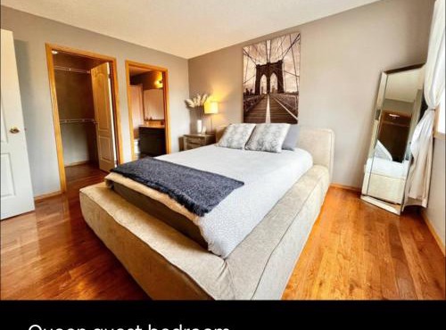 Peg City Queen Guest Suite & Ensuite Bath With Parking