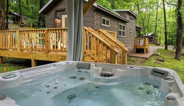 Peggers Cabin | Luxury Rustic Tiny Cabin| Spa