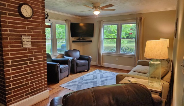 Peggy's Cottage - 2BR/1BA, 18 minutes from downtown Greenville