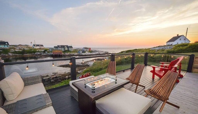 Peggy's Cove - Modern Home with Lighthouse View