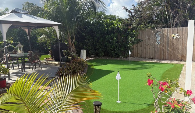 Peggy's Retreat - Bougainvillea Cottage