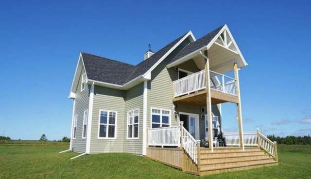 PEI Luxury Oceanfront Beach House - 4.5 star on Canada SelectnLicense #2301970