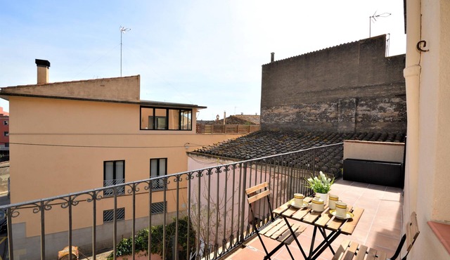 Peixateries Velles, 1-2. For 4 people, wifi, A/C, in the center of town.