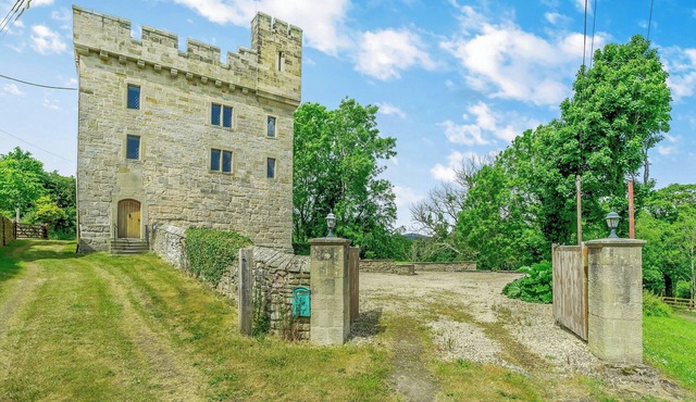 Pele Tower - UK49338