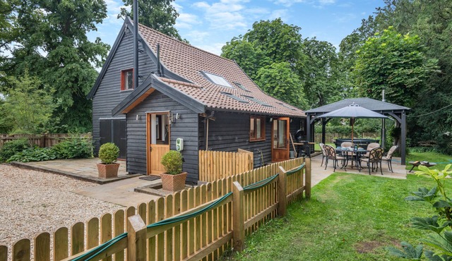 Pelican Barn - Three Bedroom Apartment, Sleeps 6