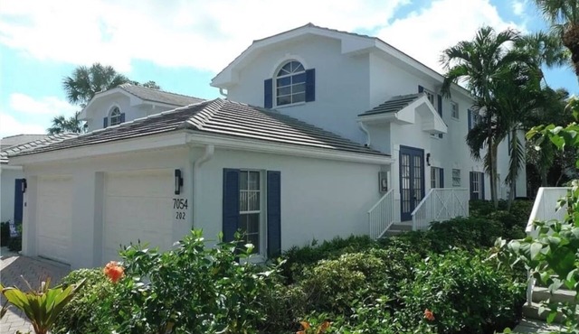 Pelican Bay 3-bedroom condo in lovely Naples with AC, WiFi pool beach amenities
