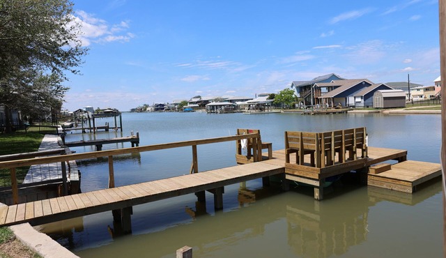 Pelican Cove - Canal Home Located in Copano Ridge