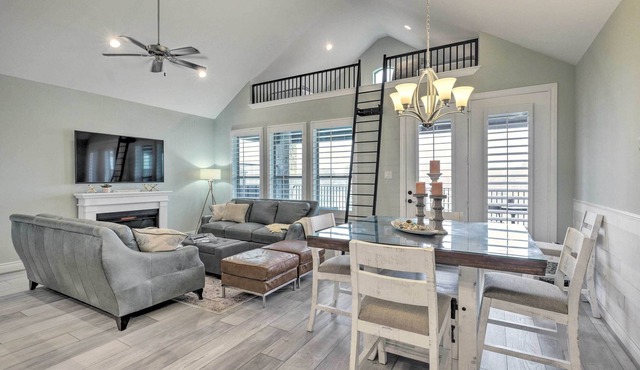 'Pelican Cove' Condo + Boat Slip & Balcony!