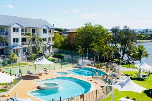 Pelican Cove Waterfront Apartment