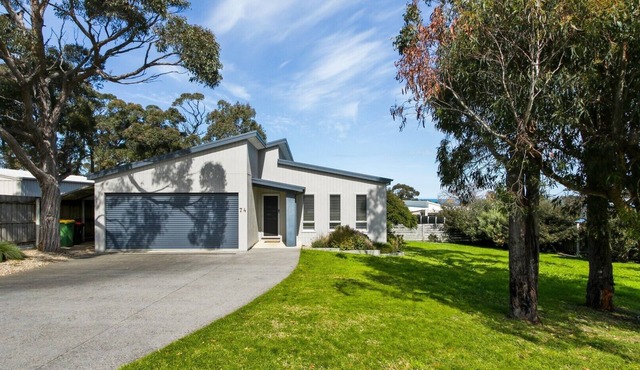 Pelican House | Modern Family Retreat