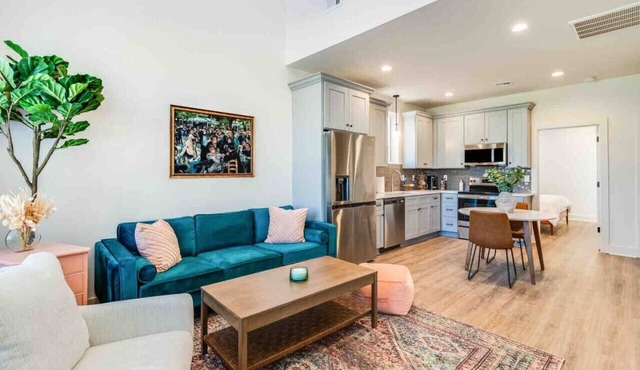 Pelican House/Prime Location W/Luxury Amenities