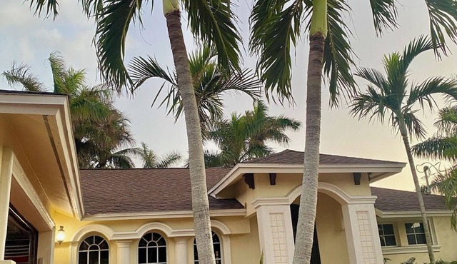 Pelican House Royal Harbor on Naples Bay