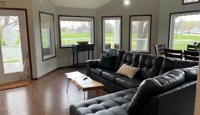 Pelican Lake Fish & Golf Get-Away, Beautiful Pleasant Valley Home