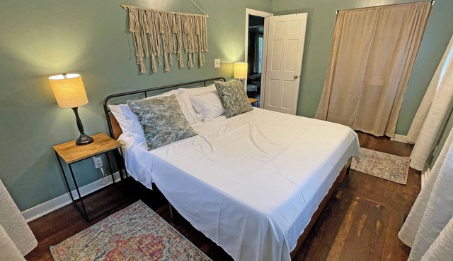 Pelican LakeHouse w/boat slip & sauna - sleeps 4