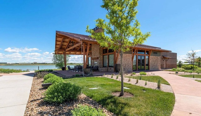 Pelican Landing Modern 3BD in Lakes at Centerra