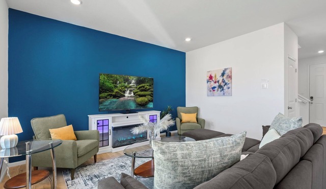 Pelican Landing | Modern 3BD in Lakes at Centerra