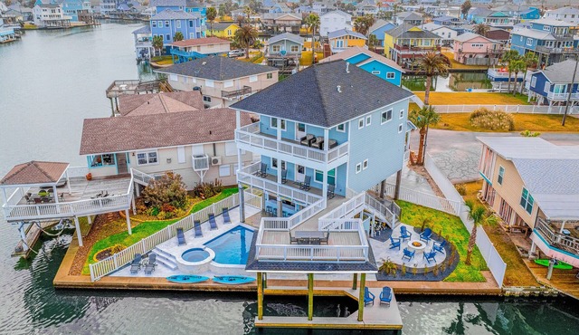Pelican Lookout - Heated Pool, Hot Tub, Fire Pit, Outdoor Bar, Kayaks