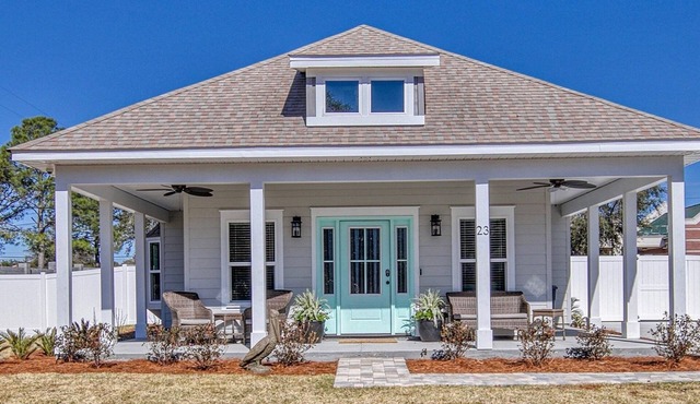 Pelican Perch - Private Pool, Direct Private Beach Access & Golf Cart Avail!