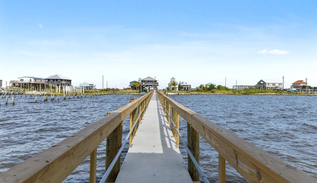 Pelican Pier Beach House on Lake Catherine