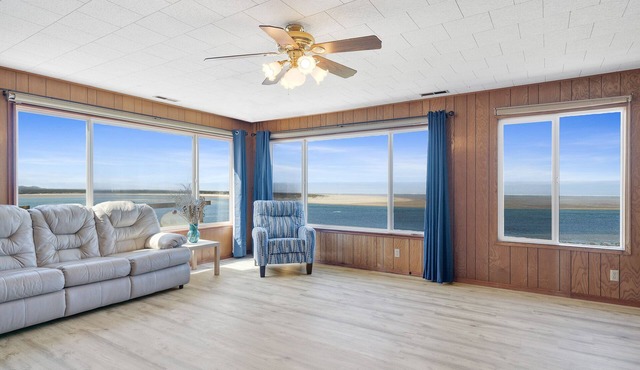 Pelican Point~Netarts Bay ~1 Bedroom Apartment