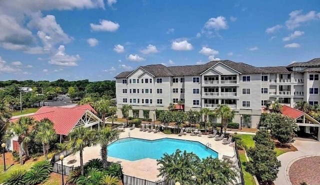 Pelican Pointe Pool, Elevator, Balcony, Free Parking, Near Folly Beach