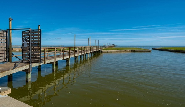 Pelican Post | Fishing Pier, Pool Access!