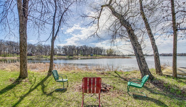 Pelican Rapids Lake House w/Water Views + Dock!