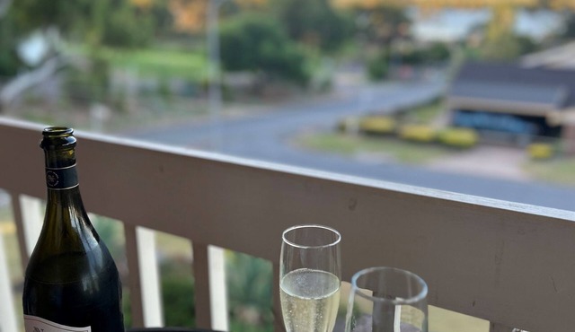 Pelican Retreat @ Riverglen - Ideal for tradies, corporate, families & holidays.