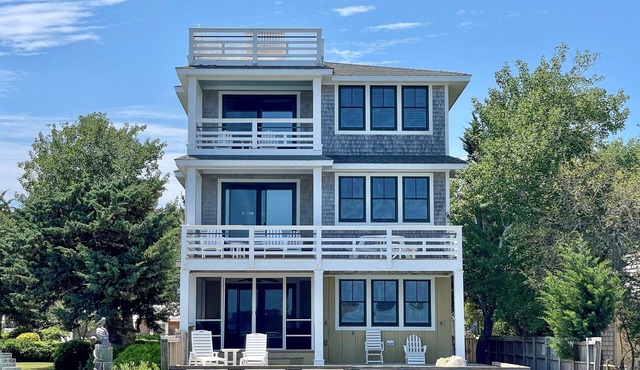 Pelican's Landing: Harborfront with amazing views.