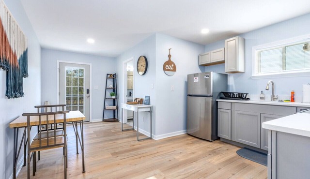 Pelican's Nest 1 Bedroom Apt with Lake Access