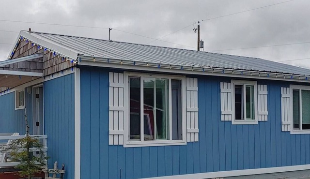 "Pelican's Perch" 1-bedroom cottage- walk to beach