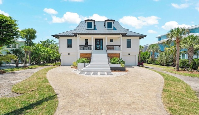 Pelican's Perch: Gorgeous West Gulf Pool Home. WOW