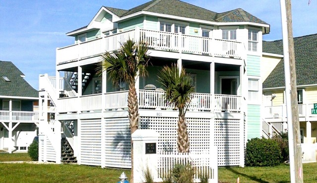 Pelican's Perch - Ocean Views! Beach is Right Across the Street!