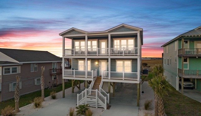 Pelican's Watch - Quiet Caswell Beach Getaway - Easy Beach Access