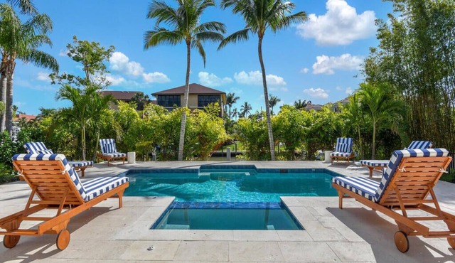 PELICAN SHORE - Remodeled 5 bed + 2 den, 2 story expansive waterfront home!