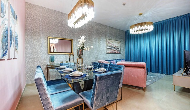 Pelican Stay – Full Marina and Pool View