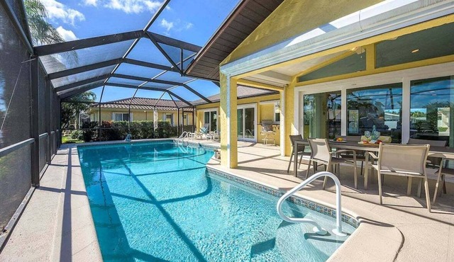 Pelican - Yacht Club Area Vacation Home with Direc