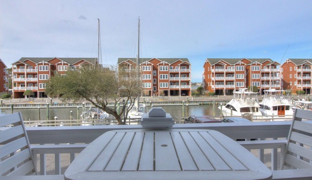 Pelicans Perch at Shallowbag Bay 3 Bedroom Condo, Elevator Access & Near Beach Access