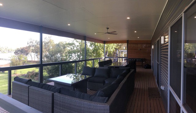 Pellaring Flat Riverfront home with private jetty - near Mannum