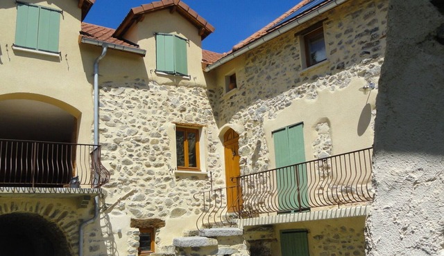 Pelleautier Hautes Alpes quiet gîte near Tallard airfield and Ceüse cliff