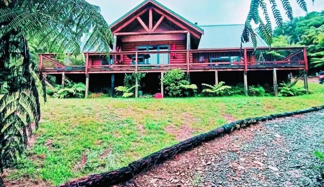 Pelorus Sound Log Home - Off Grid Paradise